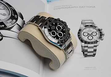 How High-End Watches Reflect Your Car’s Prestige
