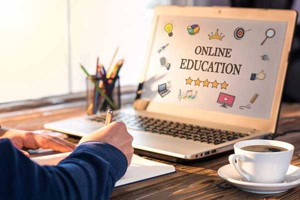 Digital Revolution: Levaraging Online Courses to Maximize Career Advancement